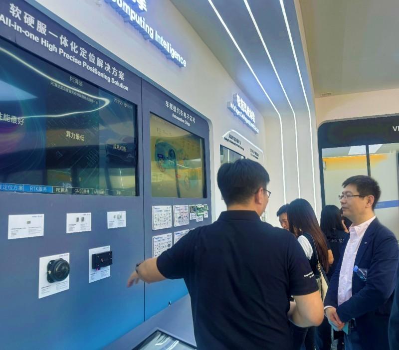 聚焦北京车展,六分科技携车端4合1高精度定位解决方案重磅亮相